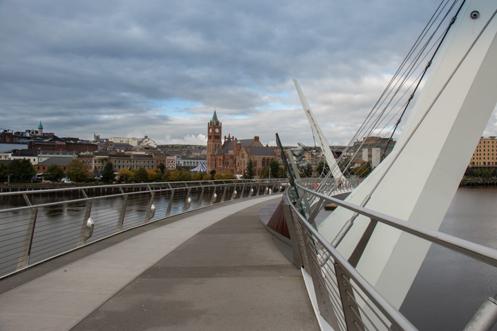 Friedensbrücke Derry Londonderry, Irland