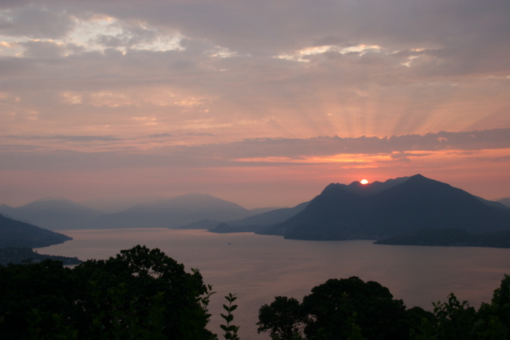 Sonnenaufgang am Lago Maggiore